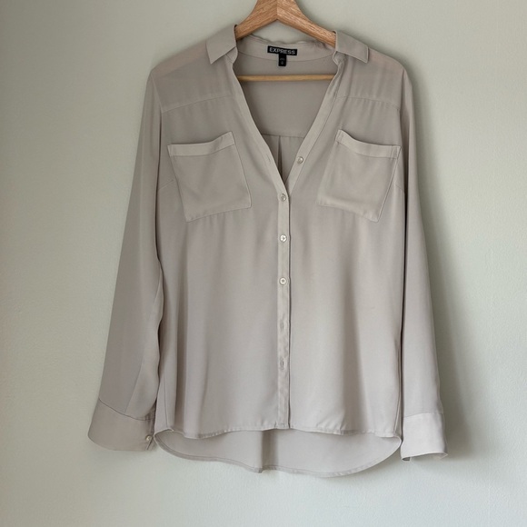 Light Grey Express Blouse with Button-up Front and Side Pockets - Picture 1 of 6